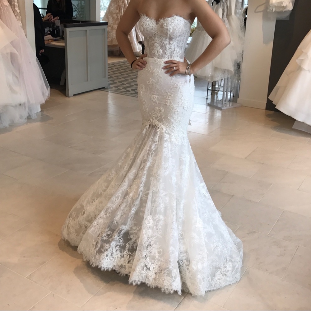 LACE WEDDING DRESS/GOWN